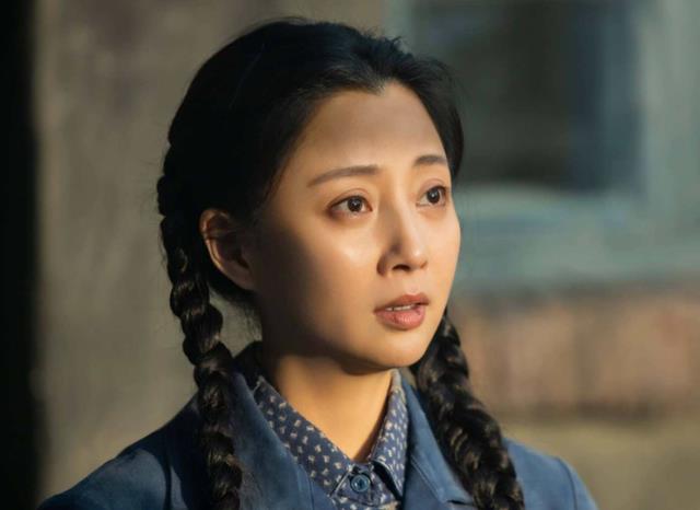 央视|才2集就全国收视第二,张丰毅令观众成功入坑,央视拿到了收视王牌