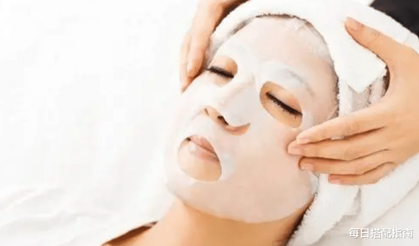 护肤品 秋冬皮肤易干燥，别急着买护肤品！做好这四步，皮肤才能越来越好