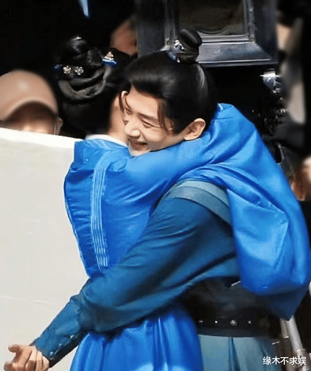 白敬亭|白敬亭宋轶恋情时间线：初见就住同一小区，4个月穿36次对方品牌