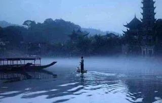 女孩|《边城》:爱情能公平竞争吗?女孩太矫情误了三人终身