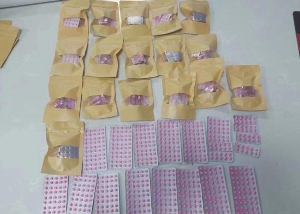 内蒙古警方近日破获一宗特大销售有毒减肥药案,拘捕9名疑犯