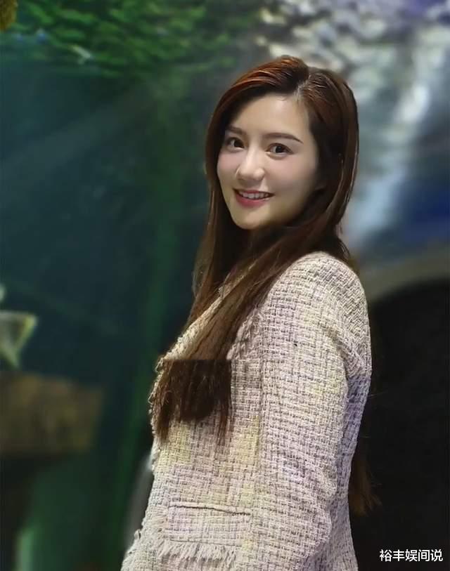 |恭喜!猴哥与妻子在老家正式举行婚礼,何钰欣穿红色旗袍孕肚明显