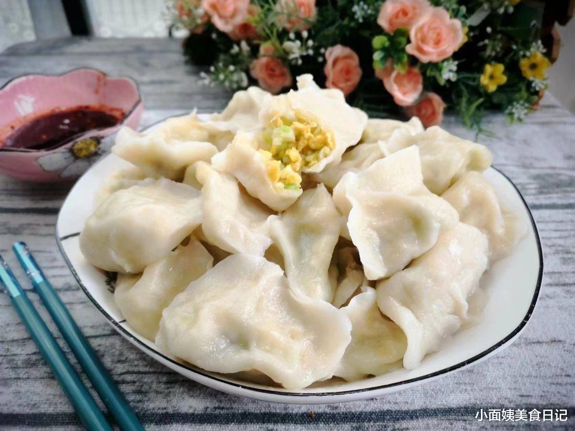 冬天包饺子，还是这个馅好吃，鲜嫩多汁，比白菜香，比肉馅香！