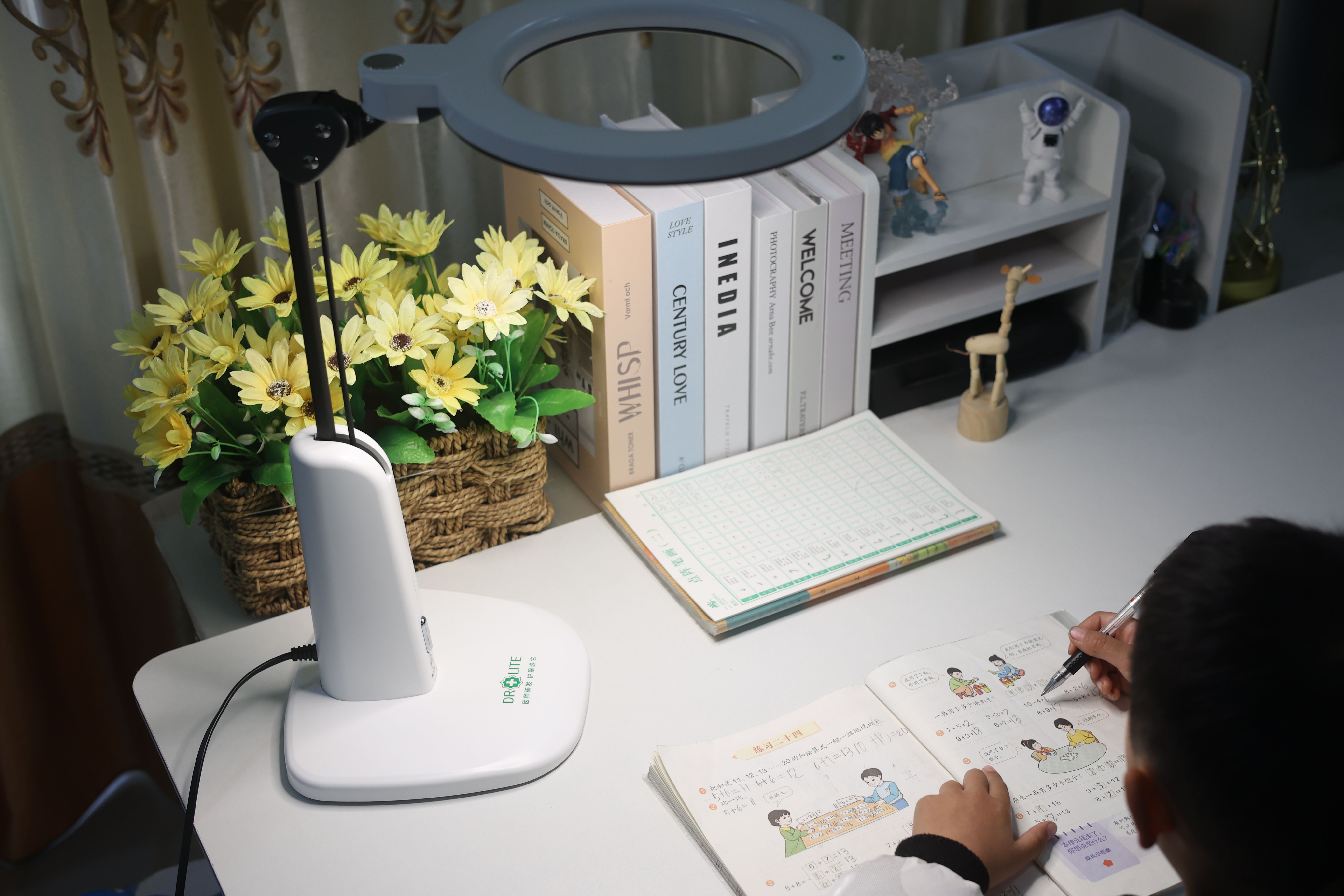 创投圈|108颗灯珠的护眼灯长什么样？爱德华医生天使之光防蓝光护眼台灯测评