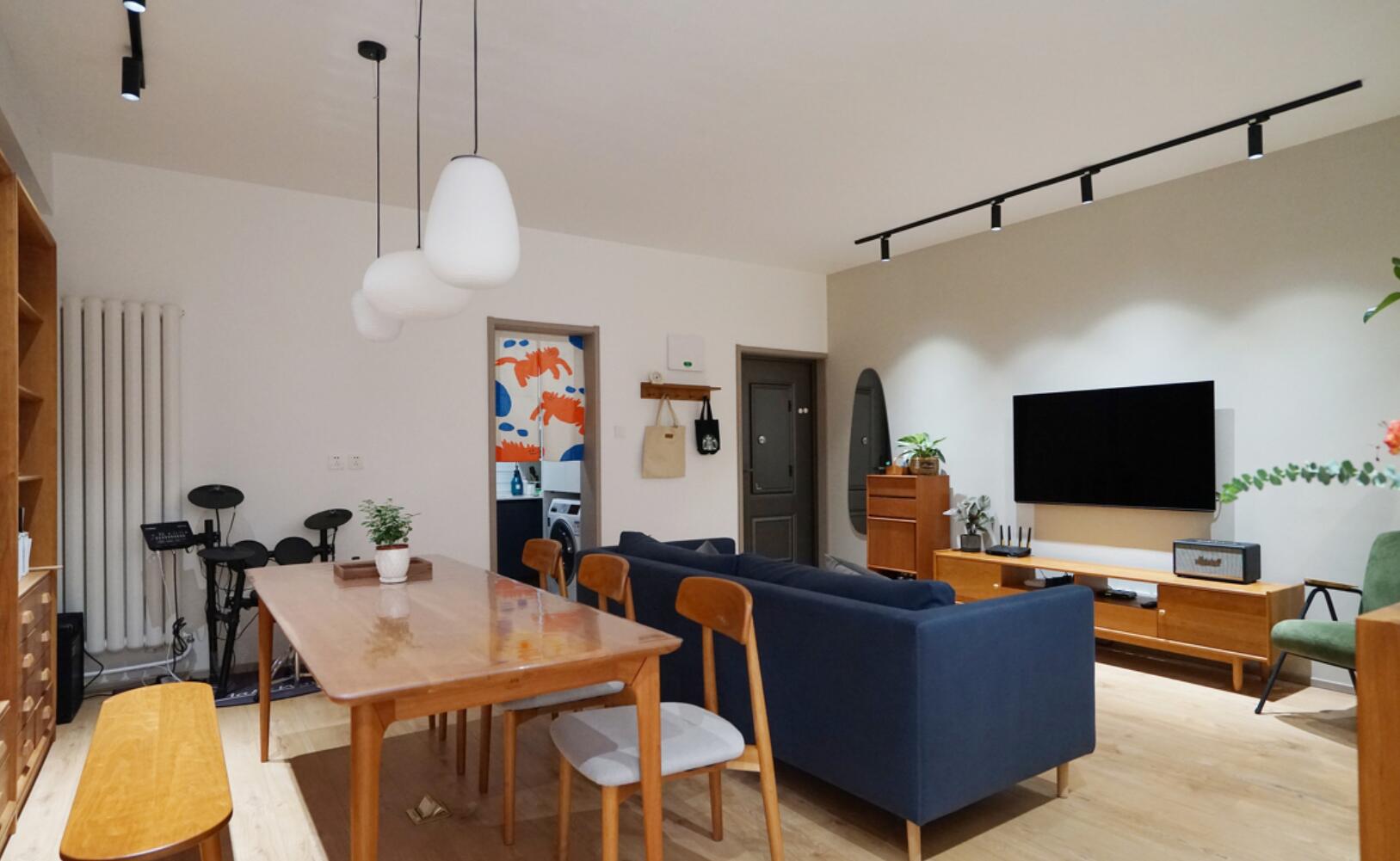 不要玄关,进门就是客餐厅,她东拼西凑出的家,照样细节拉满