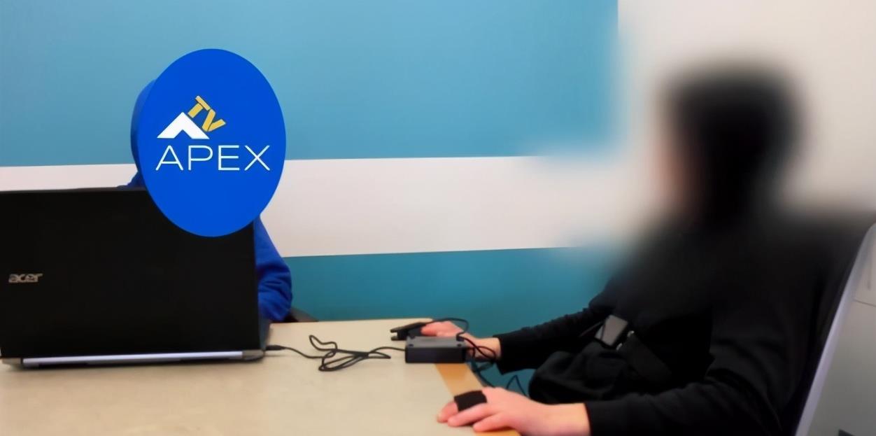 他来自5000年后的未来，考古作业时不小心穿越，还两次通过测谎仪