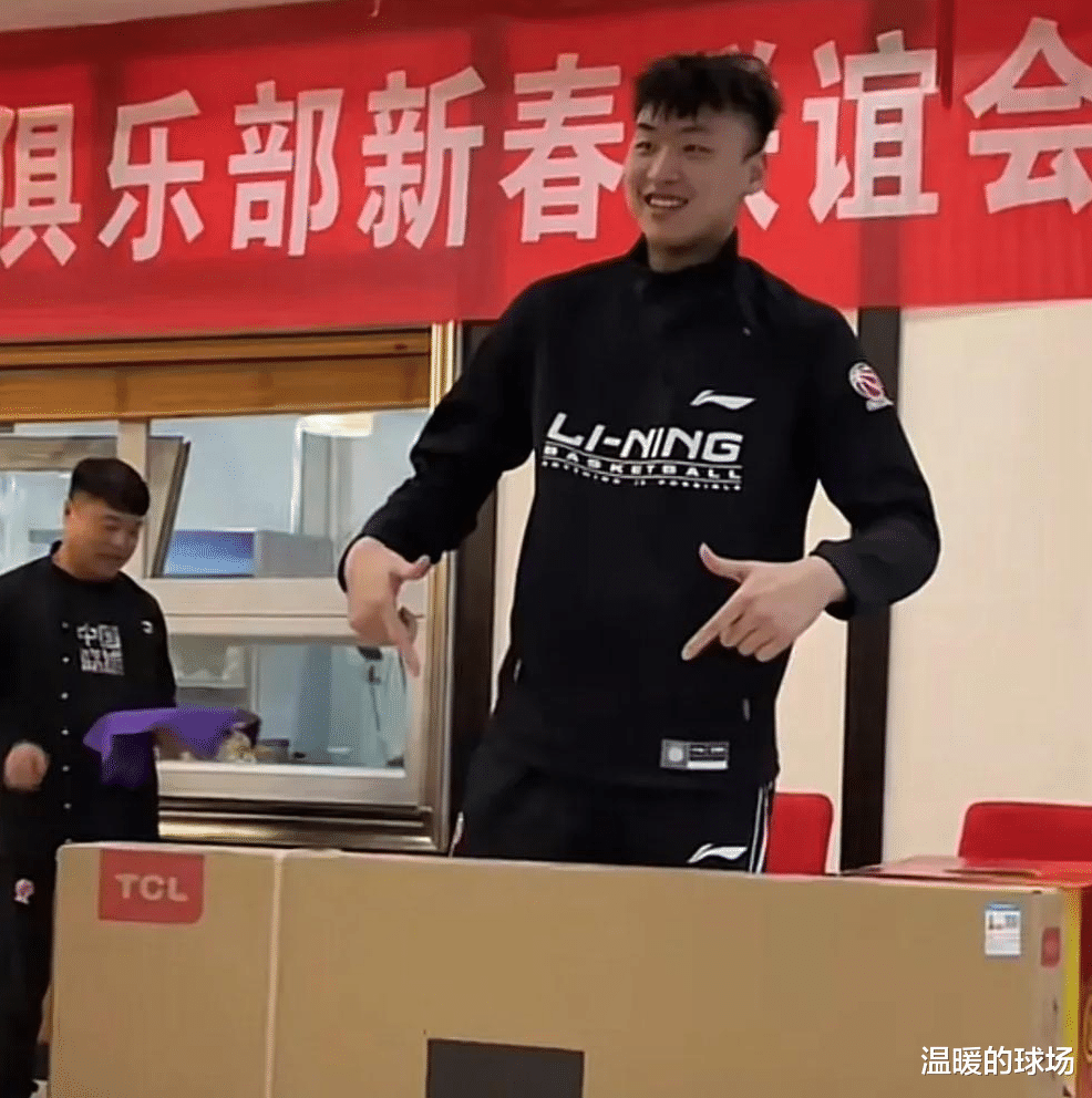 新疆男篮|上海男篮将继续豪购，李春江点名求购辽篮后卫，赵睿也在引援名单