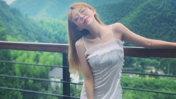 周淑怡|周淑怡扬言冬泳挑战，网友直接翻出昔日泳装照：下海