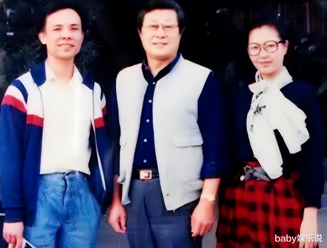 王心刚|著名演员王心刚：一代人的男神，与发妻携手到老，如今过得如何