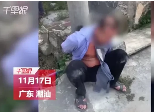 广东潮汕,网传一大叔偷文胸被抓,被人将文胸挂胸前绑在电线杆示众!