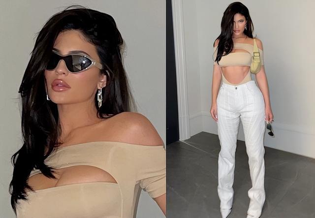 |25岁凯莉詹娜二胎产后秀恩爱,高调露出马甲线,重返红毯魅力十足