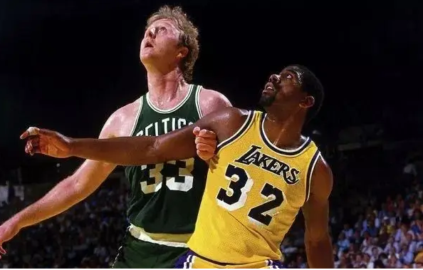 热火队|没有奇迹，NBA官方做出争议决定！球迷嘘声一片：詹皇受委屈了