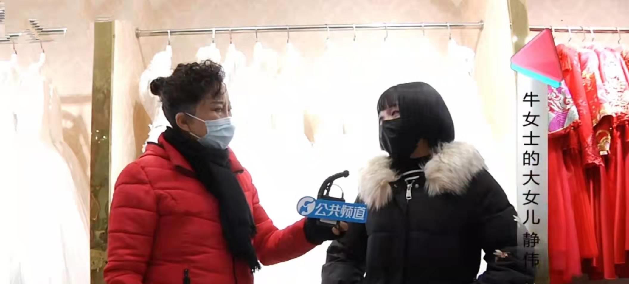 女孩辛苦打工攒下20万,被父亲拿走给儿子开店,五年后女孩崩溃