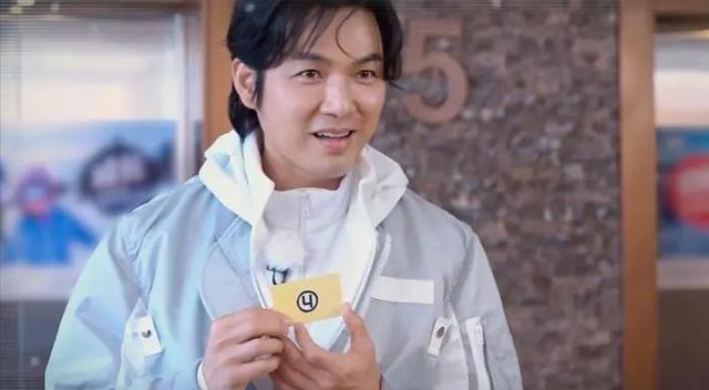 钟汉良|47岁钟汉良上综艺节目，脸部僵硬红肿发福，这是怎么了？