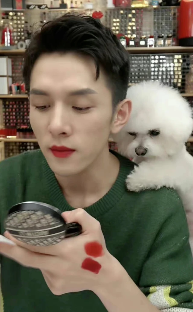 李佳琦|知情人透露李佳琦复工计划:10月出镜,双十一恢复直播带货