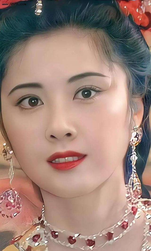 冰与火|微博电影之夜，张天爱身材登上热搜，“白幼瘦”病态审美引热议