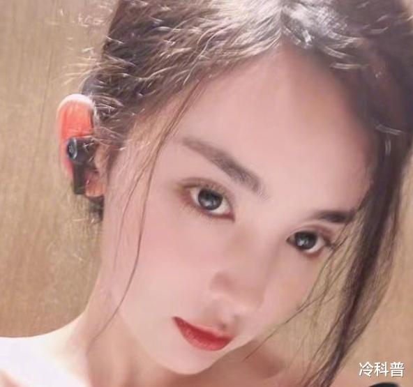 古力娜扎|娜扎罕见晒出9宫格动态,脸蛋360度无死角,小蛮腰很吸睛