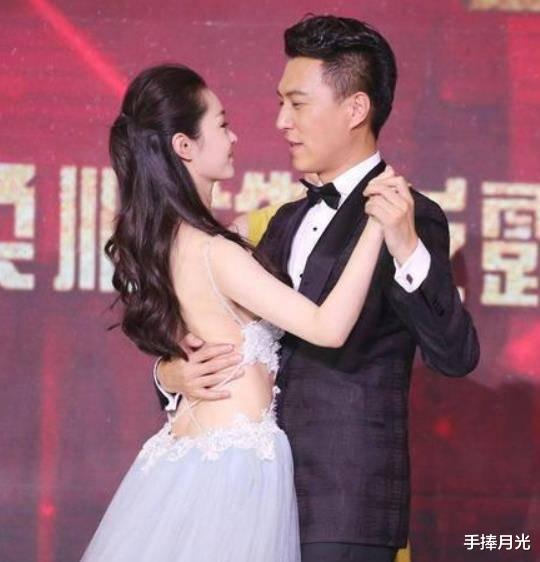 宋轶|宋轶为了出名也是拼了!穿“肚兜”出席,靳东求助:我手该放哪?