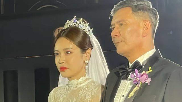 姚安濂|老戏骨姚安濂上海浦东嫁女！文章低调现身显冻龄，每桌消费超万元