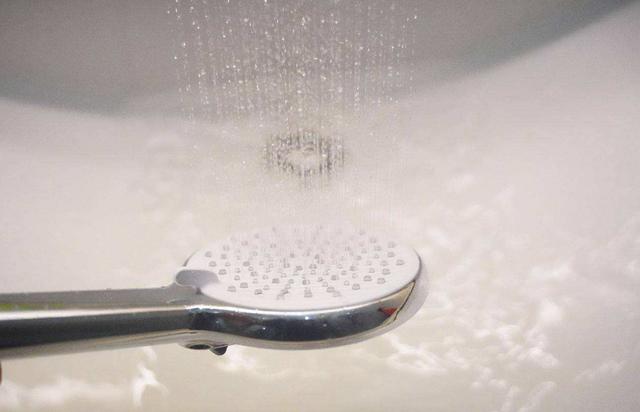 卫生间做了干湿分离还不够,4件“神器”搬回家,分离能力大不同