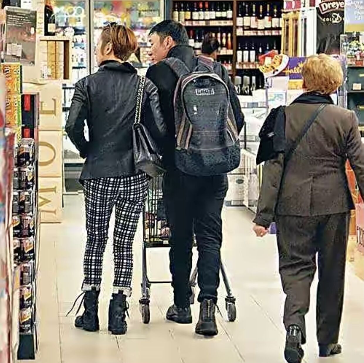 许志安|娱乐圈的那些“偷拍”事件，许志安黄心颖双双出轨，董洁再难翻身