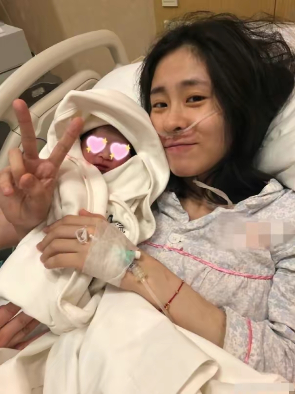 迪丽热巴|迪丽热巴怀孕事件发酵,跨年没舞台半年未拍戏,机场挡腹部惹争议