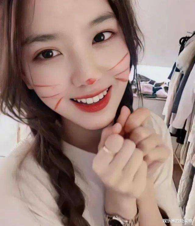 |孙一宁春游一身休闲装,太美了。