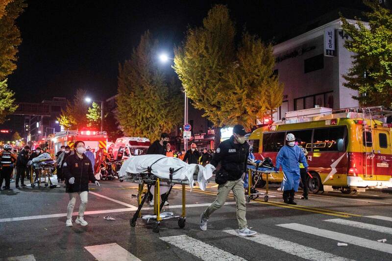 亲眼目睹梨泰院事故现场, 店员:我彻夜搬了50具遗体
