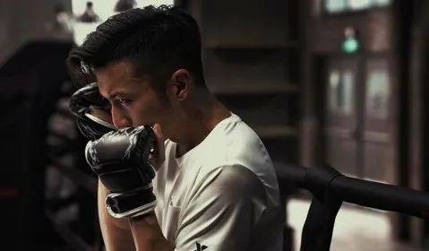 谢霆锋|手贱!搜了一下谢霆锋的近照,网友忍不住了:让我摸摸...