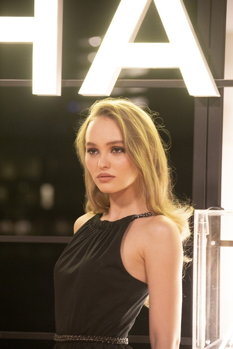 肠胃 米兰达可儿二胎产后半年瘦不下来？这只斩男色唇膏救了她