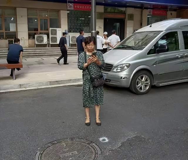 姚策|患难见真情？熊磊带公婆到商场买衣服，姚策堂嫂夸赞磊磊棒棒的