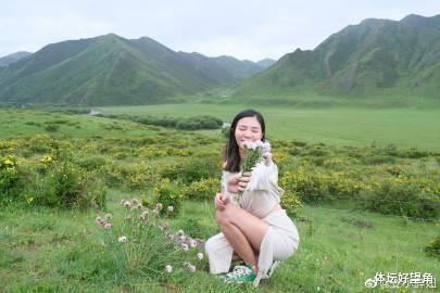 何姿|哥哥白血病夭折，4岁时母亲去世，何姿逆转不幸人生打破宿命安排