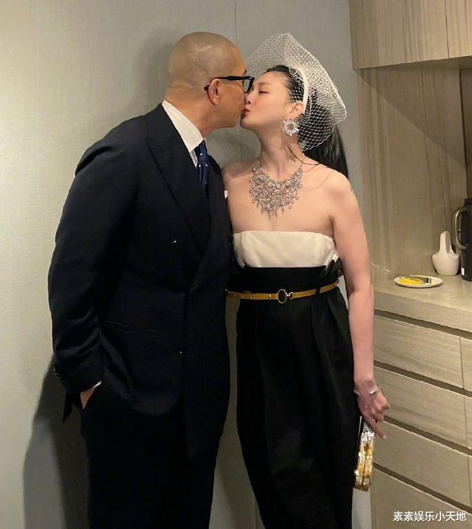 大S|周杰伦和大S具俊晔聚会，现场玩魔术给他们新婚夫妻送祝福