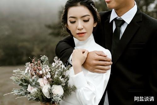 |我陪我妈旅游:妻子坐月子凤凰男带母旅游,归来发现女儿已有新爹