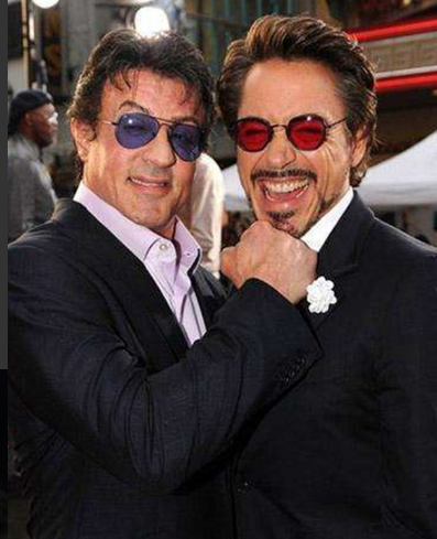 杰森·斯坦森|史泰龙跟谁合影都挥拳，唯独中国的他，老老实实比一样手势！