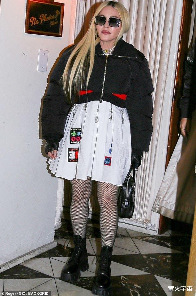 熊黛林|63岁麦当娜和侃爷约饭，生图曝光，皮肤意外光滑精致“逆龄”了