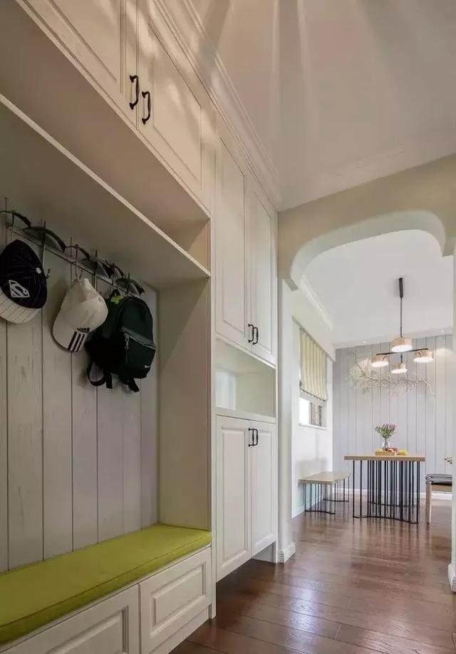 老公非要在电视墙打一圈柜子,完工才知高明,邻居纷纷照做,晒晒