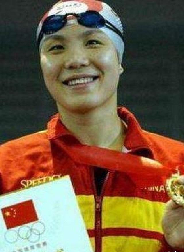 金牌|曾得32枚金牌，5次打破世界纪录，却被国家队开除，今靠卖菜为生