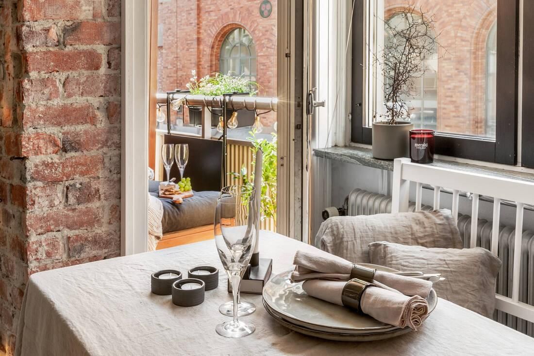 24㎡超迷你户型，独居女床下装衣帽间和厨房，网友：实用的