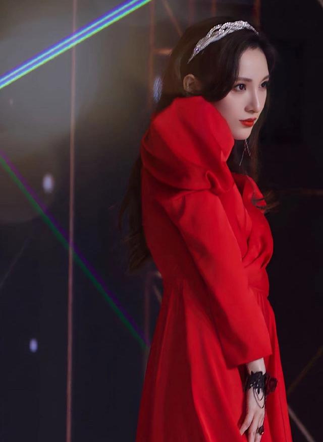 春晚|马凡舒:大一时期首登春晚,28岁凭春晚主持人成功出圈