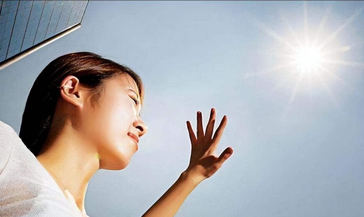 太阳光需8分钟到达地球,人眼一瞬间可看到太阳,目光比光速快?