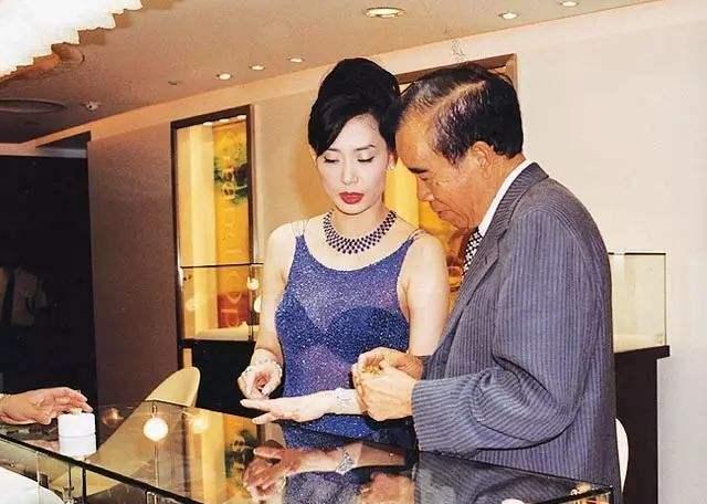 邝美云|张曼玉打死也想不到，当年给她代唱的姑娘，后来会让两大富豪青睐