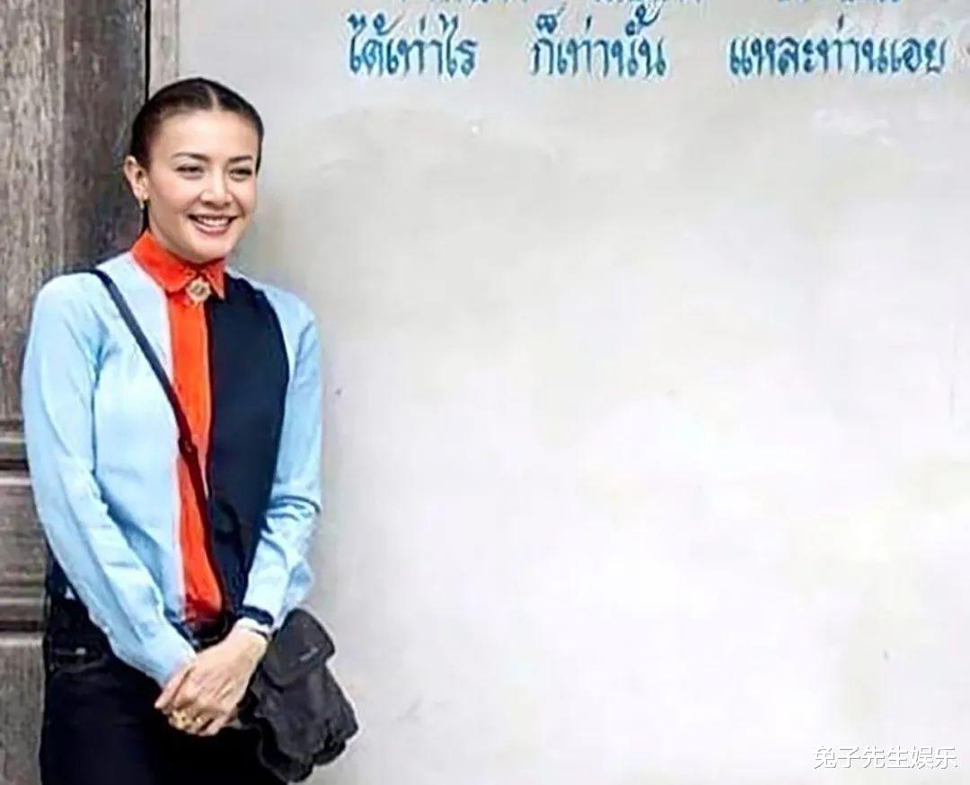 西拉米|西拉米旧照太漂亮，头发凌乱带有野性美，用无辜眼看泰王我见犹怜