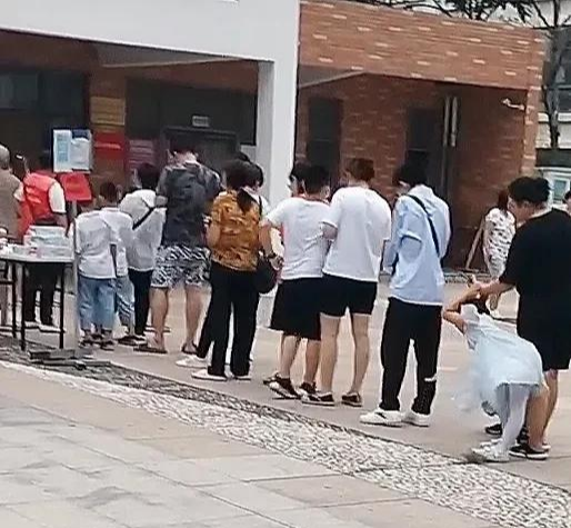 上海市|上海滞留游客没续房费，被拉闸限电实情