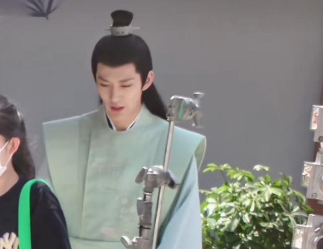 倪妮|《长相思》邓为的涂山璟“姿清逸，骨清绝”！媒体赞他：从没崩过