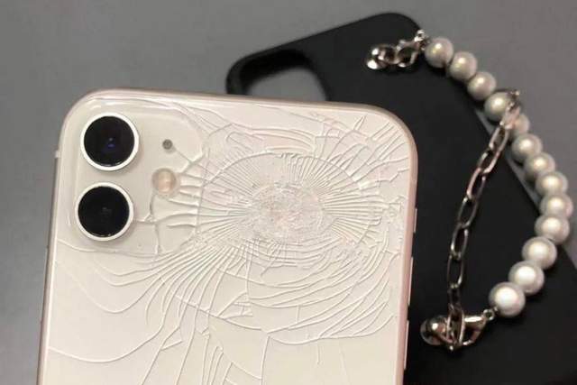 手机壳|这种手机壳很好，以后别买了！万一手机掉在地上会遭受双倍伤害