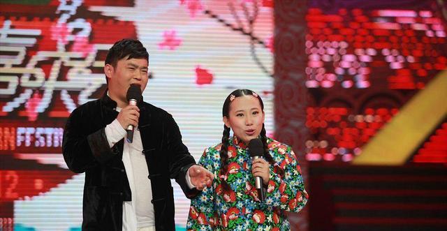 带货|本山徒弟丫蛋直播惹争议！狂扇自己20多个“大笔兜”，抽飞两颗牙