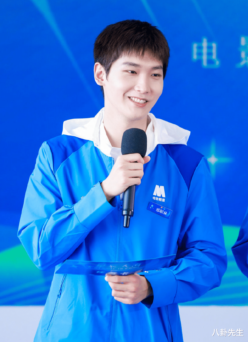 明星|年轻男星淡妆出席金鸡奖活动暴露真实颜值：有人脸肿，有人变丑