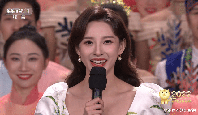 春晚|春晚撒贝宁三次失误，为何反被夸，央视元宵晚会女足成最大惊喜