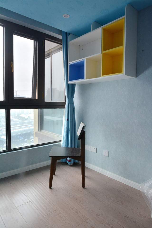 不顾反对在客厅装屏风,家人都一脸不解,完工才知道妙处多